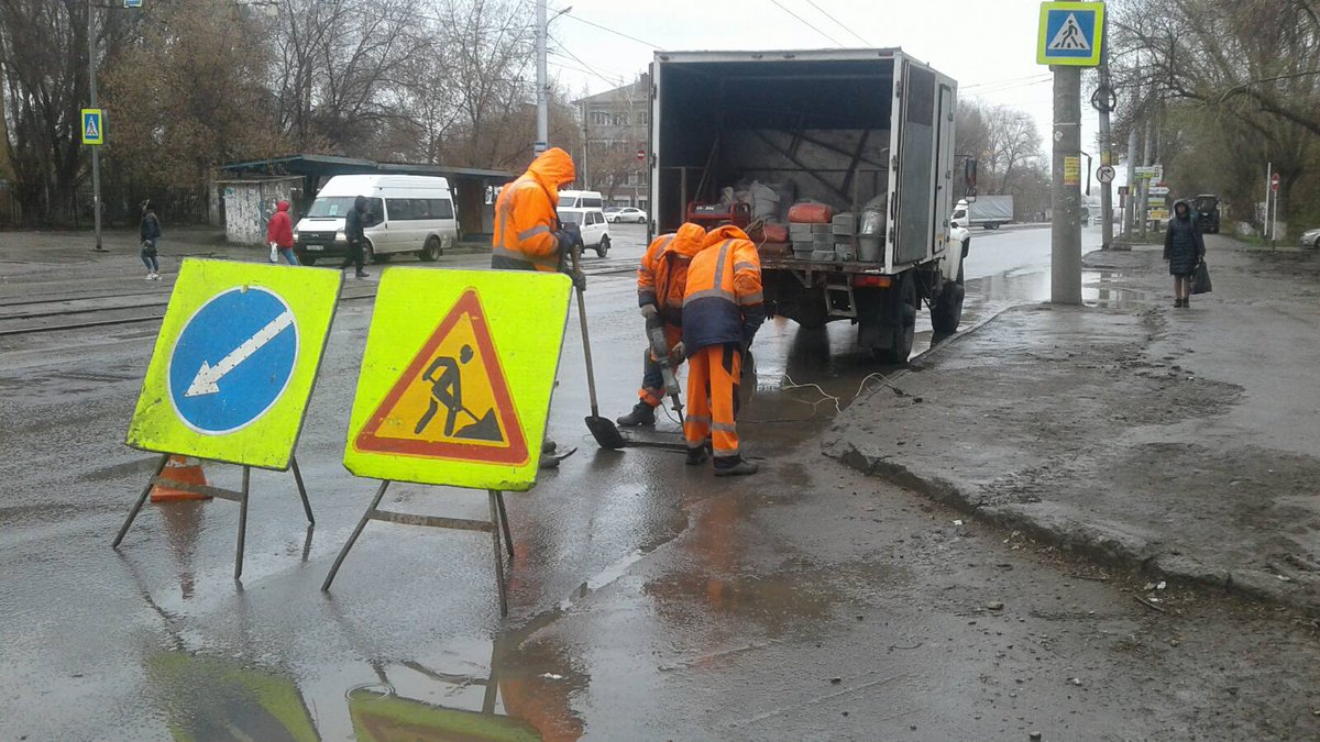 Ремонт дождеприемного колодца на проспекте Кирова, 24