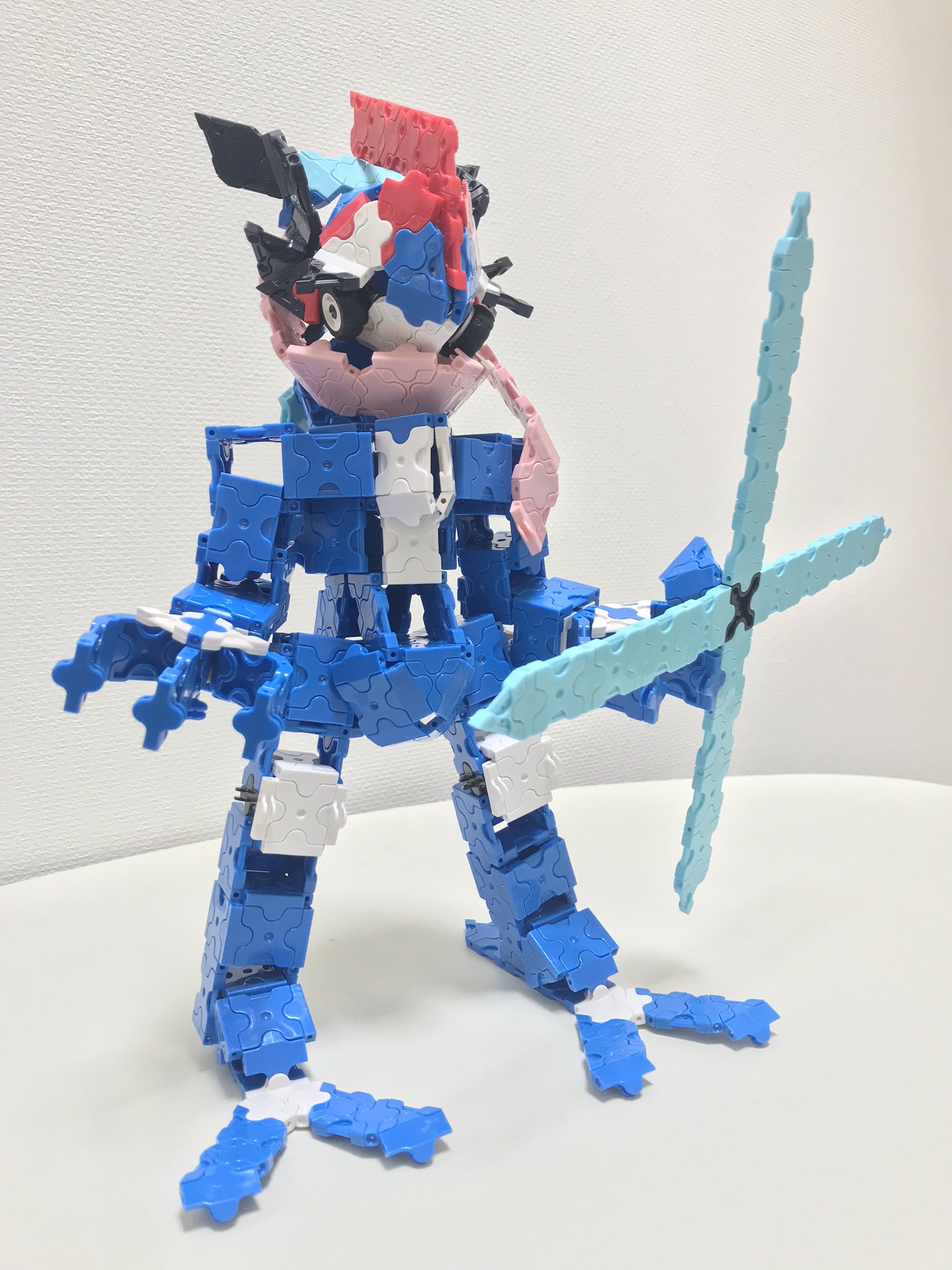 ウキまる 子供とテレビで観て思いつきでサトシゲッコウガを作り始めてみました 子供に作ったビルドアップロボを改造して作ってます ガンダムシリーズから脱線してしまったので一気に仕上げました と言いつつ 次グラードンをリクエストされました