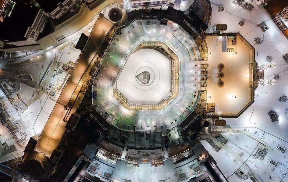 albiethere__'s tweet photo. This picture is so heartbreaking, on the eve of #Ramadan not even a single soul in sight in Masjidil Haram💔💔💔

#Ramadhan https://t.co/SKUoVnDFOO