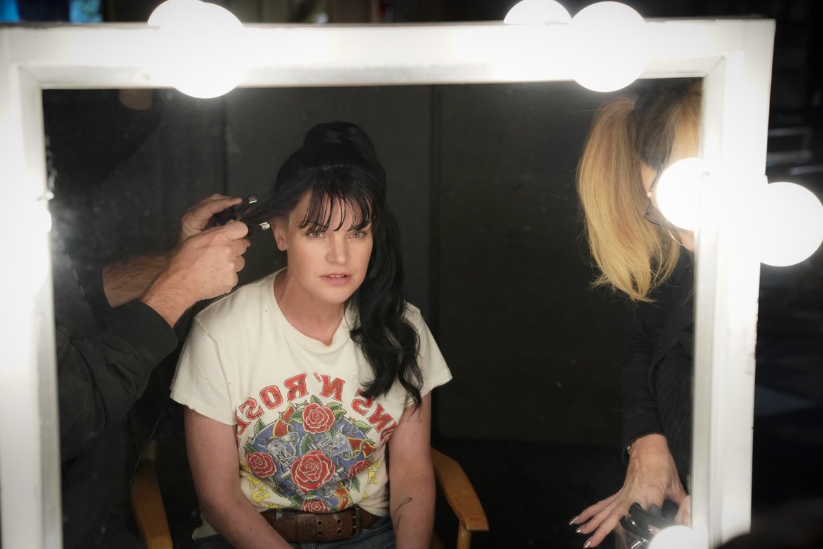 jaimecamil's tweet photo. Apparently @PauleyP doesn’t age 👧🏻😱😎 Watch an all new episode of #broke this Thursday, 9:30/8:30c to learn her secret 😉 @CBS / Aparentemente #pauleyperrette no envejece 😱👧🏻😎 En el siguiente episodio de @broke sabrás cuál es su secreto 😉 #CBS @CBSTVStudios #cbscomedy https://t.co/EvLNApMXXw