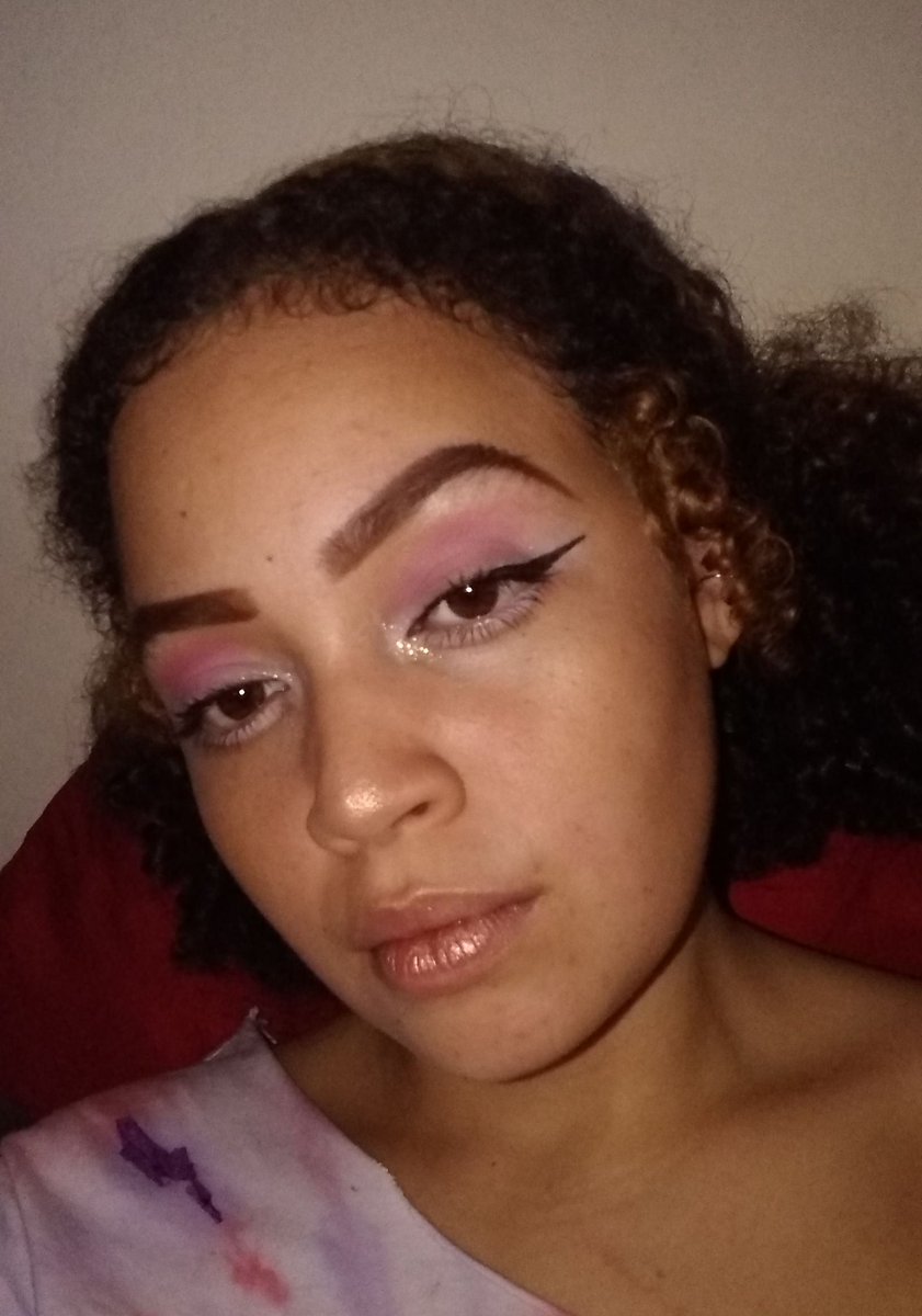 xuliananevex's tweet photo. Eu fiz uma make hoje pra assistir o BBB #foraMa... Hahahahahaha https://t.co/NXURlbxN2D