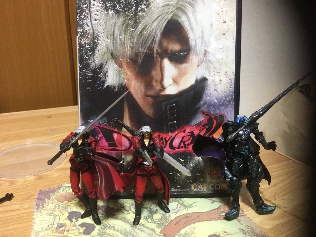 ゆうピカ 底辺ゲーム実況者 デビルメイクライのフィギュアってこれだけしか持ってない リボルテックのdmc3ダンテと可動式食玩のdmc2ダンテaとb 可動式食玩のdmc1のネロアンジェロもいる 食玩なんて02年くらいのモノだ 少し前に未開封購入 小さい頃