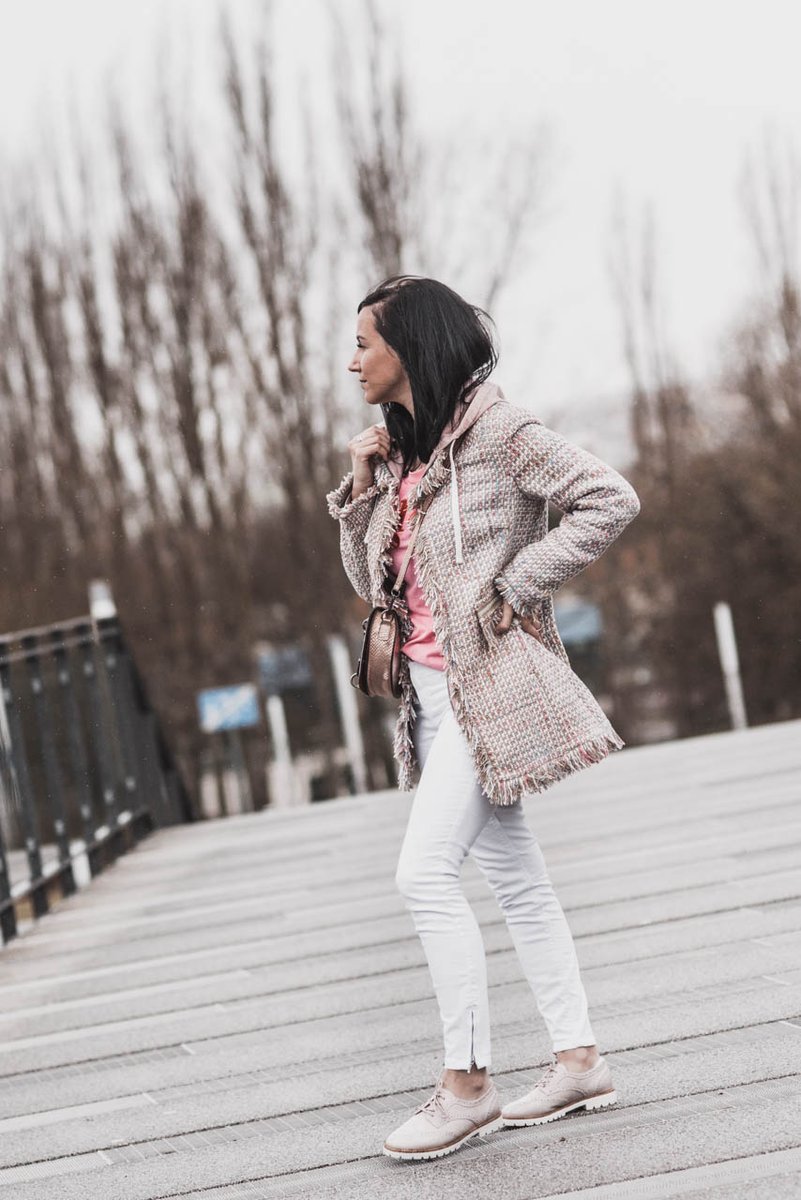 Juliesdresscode's tweet photo. Frühlingslooks stylen und wie ich mit Peter Hahn die Wartezeit verkürze https://t.co/YPHKcMEsD6 [Anzeige] @blogfoster #fashion #ootd  #lookbook #juliesdresscode #fühlingsoutfit #modetrend #spring #frühjahr #springfashion #peterhahn #peterhahnmode https://t.co/AyHPym1ebf