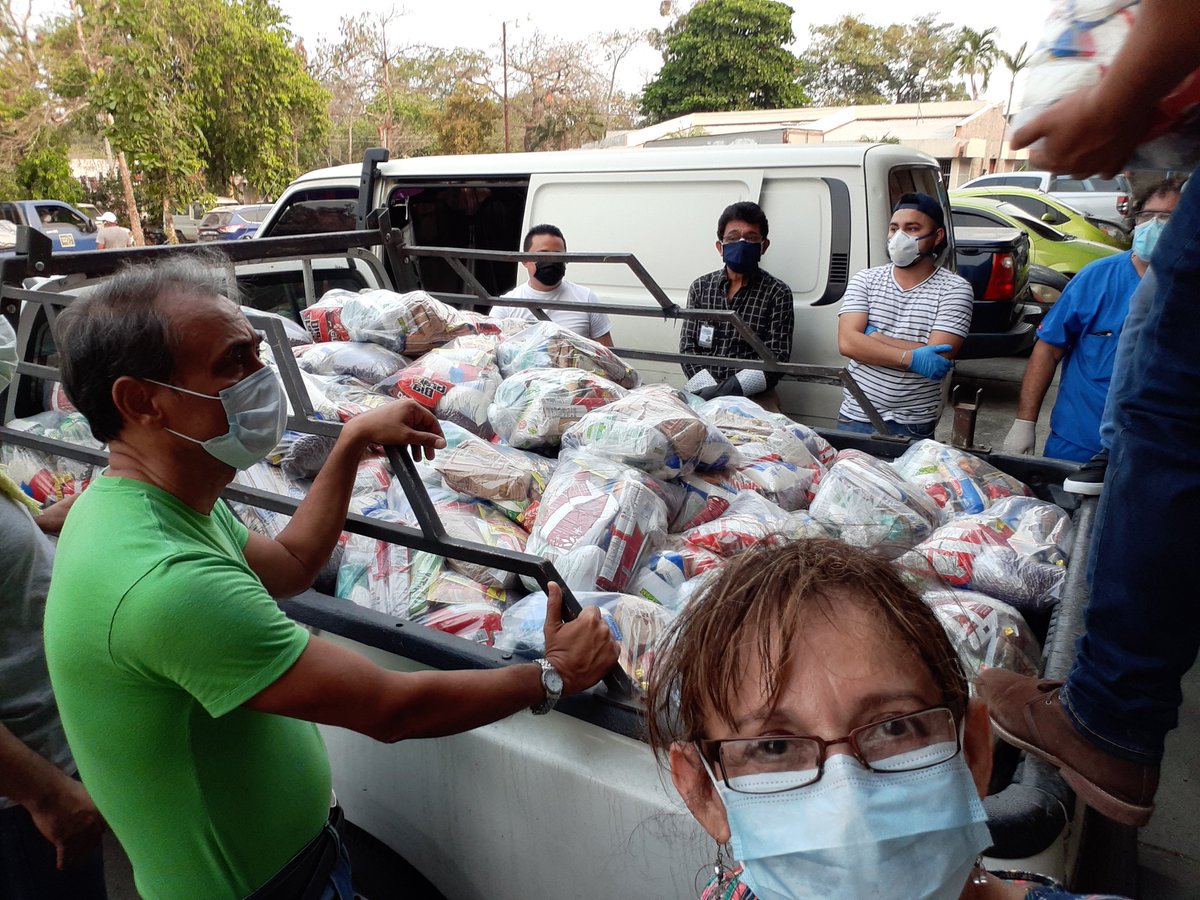 ANMPIH2's tweet photo. ANMPIH recibe de Gobierno, 1,000 raciones de alimentos en apoyo a nuestras micro y pequeñas empresas, y nuestros empleados. La semana pasada en ANMPIH Centro y hoy en ANMPIH Norte. Vamos bien, estamos contentos, Gobierno está escuchando nuestras solicitudes! https://t.co/1268fB1IQO