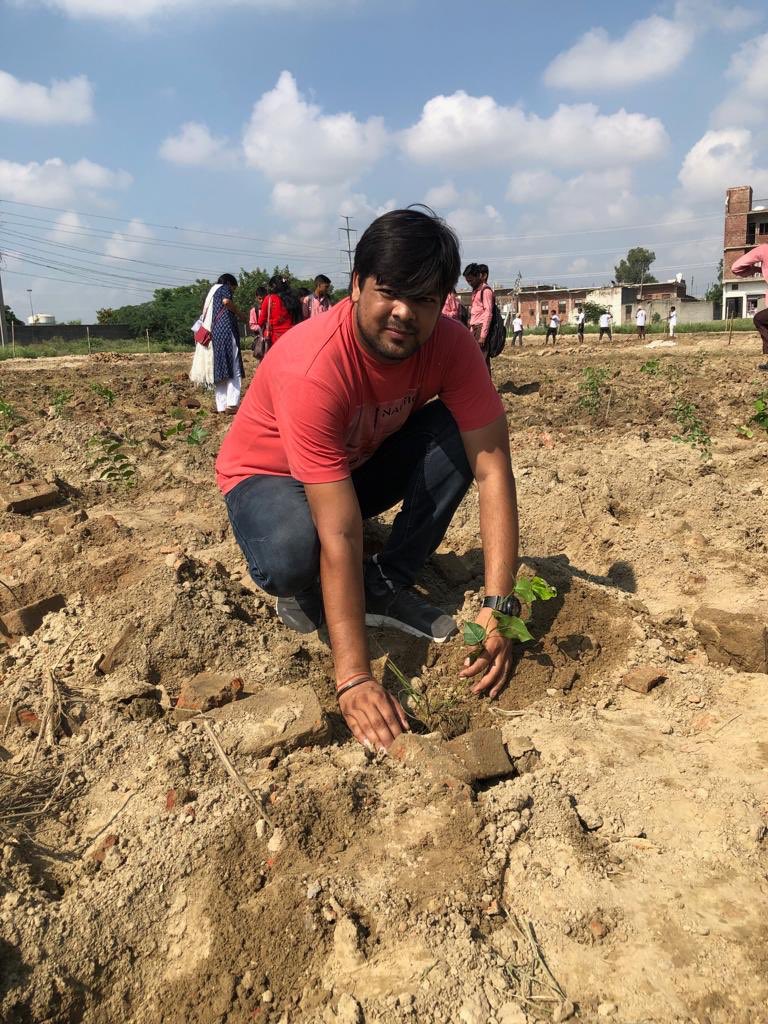 GirirajBahediya's tweet photo. On this #EarthDay let’s pledge to save our environment by planting more tree, save every drop of #water and stop use of #singleplastic for better tomorrow.
#EarthDay2020
#EarthDayAtHome https://t.co/vHFQ9R3KNK