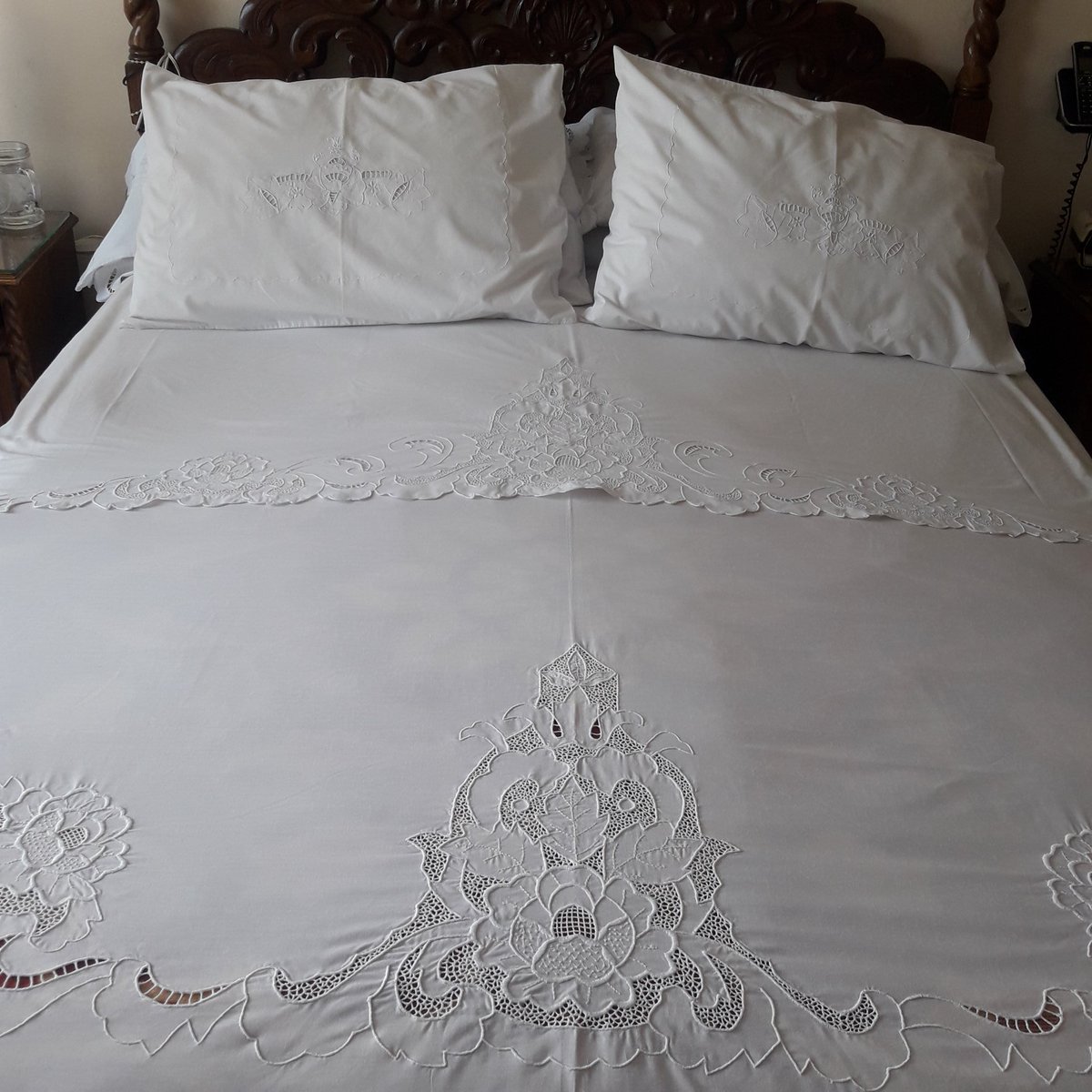 MariaVe07295313's tweet photo. Mi madre hace sábanas bordadas a mano, cosa que hoy día no se ven,publicaré una que recién fue entregada ¡¡ son una maravilla¡¡ hasta con cubre cama bordada ¡¡👍👍👍 https://t.co/jmsv5bG1ST