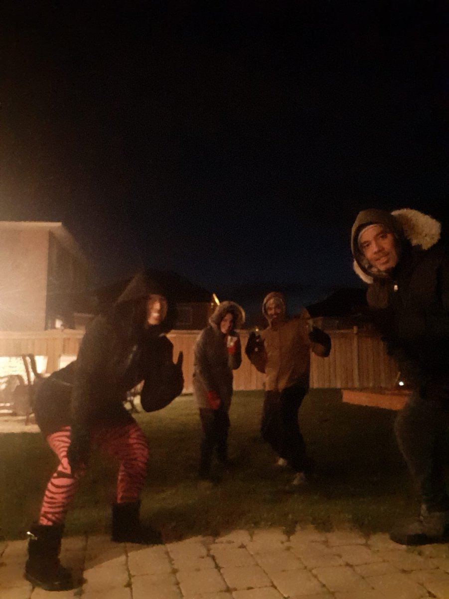 curdycundari's tweet image. Socially distanced bday drinks with the neighbours! Happy bday Lindsey! #bestneighbors #itsreallycold