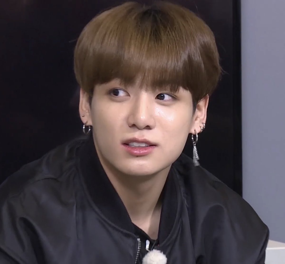 talkkpop_com's tweet photo. Jungkook’s cuteness, Knetz react https://t.co/XqAZWmfjT5 https://t.co/d4yrzNwfuc