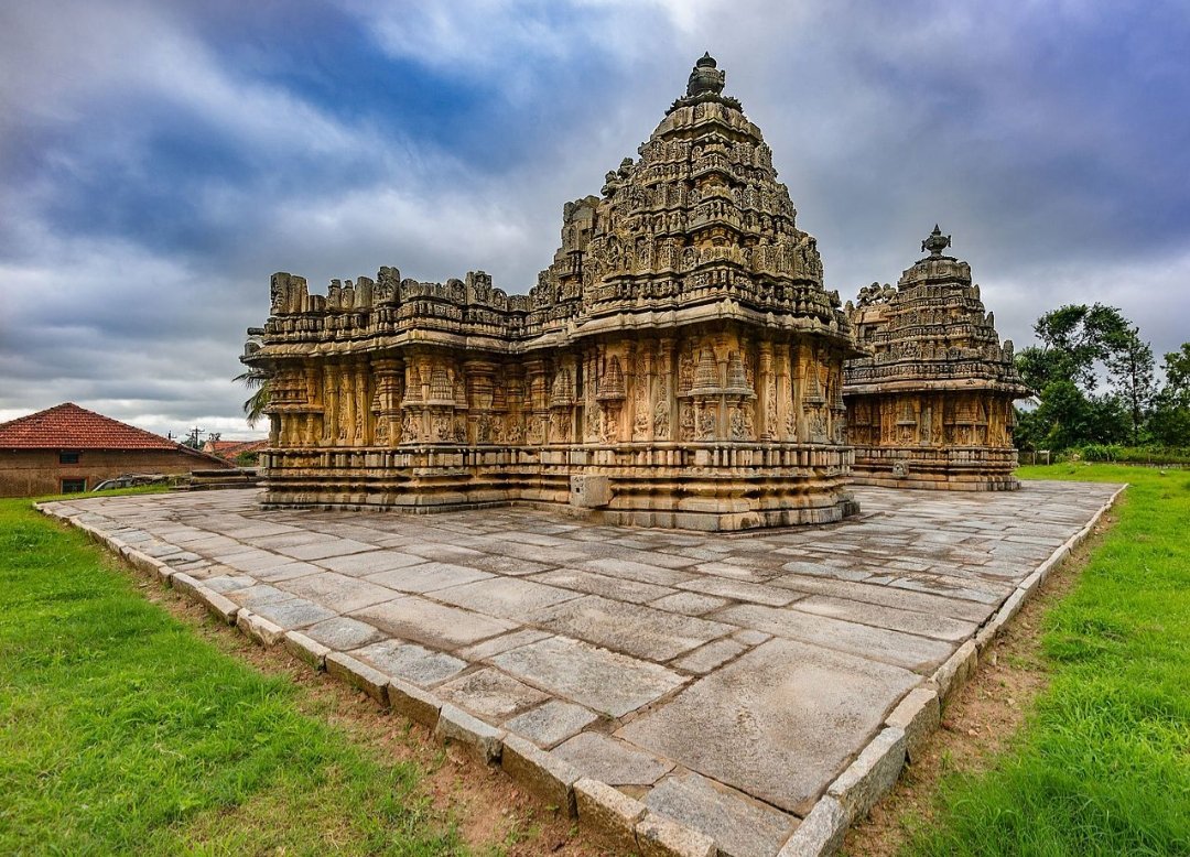  #GoodmorningTwitter  #JaiShreeRam #JaiHind  #MeraBharatMahan The Nageshvara-Chennakeshava temple complex is located in the village of Mosale, about 10 km from Hassan district of Karnataka state, India.