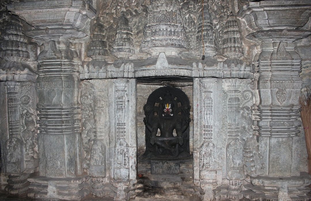 The temple on the south is dedicated to Shiva and the one on the north to Vishnu with names Nageshvara and Chennakeshava respectively.