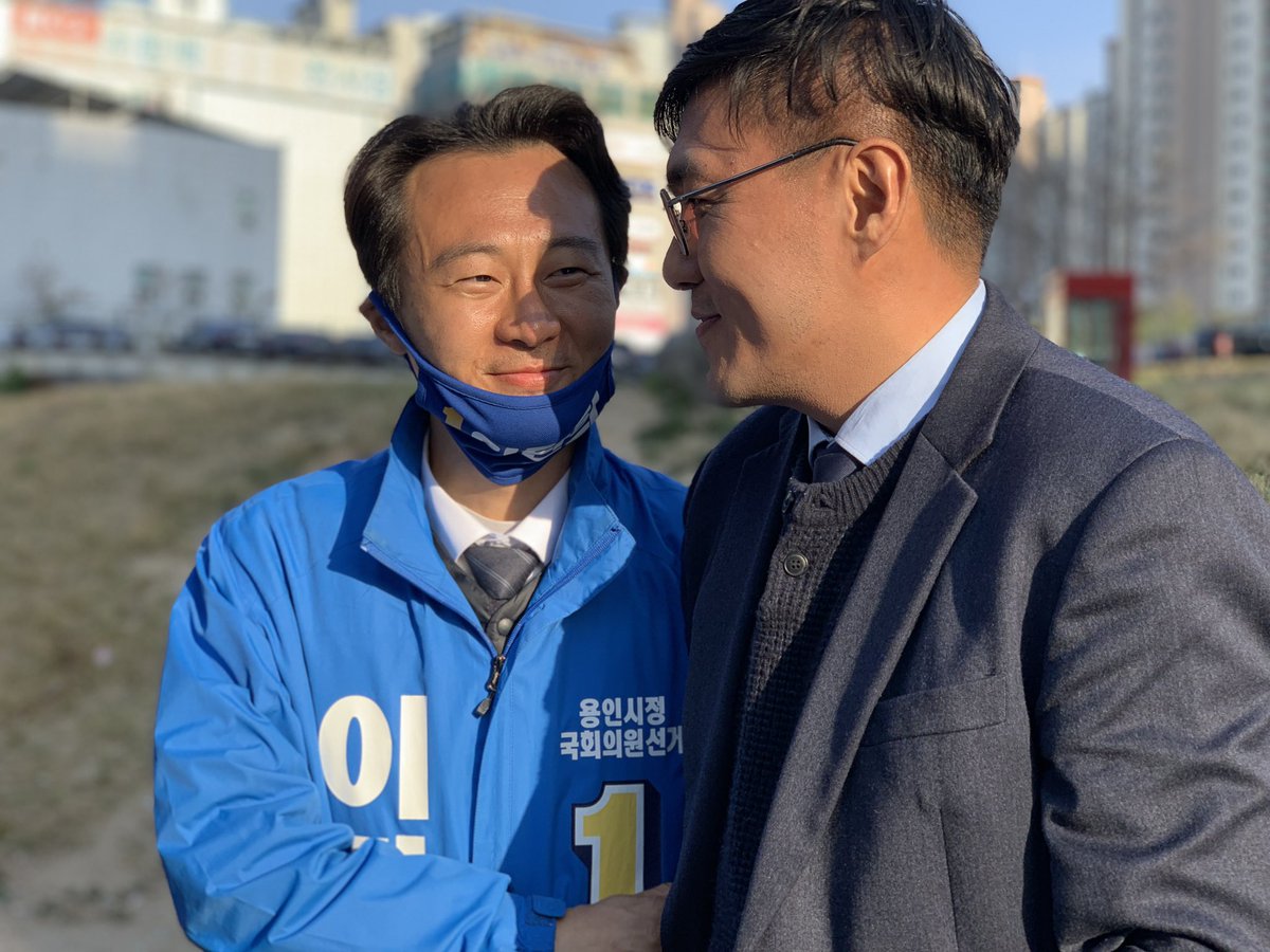 마지막 유세 때, 이탄희 당선인의 고등학교 친구 채승우님이 마이크를 잡았습니다. 당선인과는 졸업 후 거의 만나지 못했는데, 출마 소식을 들은 채승우님이 용인으로 찾아와 연설을 하겠다고 자원한 것입니다. 20여년 만에 찾아온 동창은 이탄희를 뭐라고 소개했을까요? youtu.be/JIzH6i72SfI