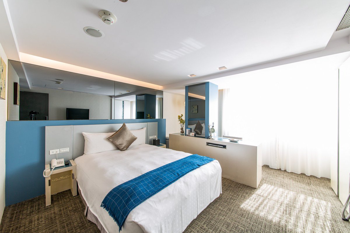 ForwardHotel's tweet photo. 旅行能放鬆心情, 對抗焦慮,
台北馥華商旅南港館, 提供安心住宿,
絕對物超所值.
.
訂房熱線: 02-2785-2655
地址: 台北市南港區三重路23號
文湖線 南港軟體園區站1號出口出站，步行約5分鐘
.
官網: https://t.co/QBaXJYCo5a
Line訂房: https://t.co/qXQYIp8bRQ
線上訂房: https://t.co/lgH7Ck5dws https://t.co/6XP04G4ecn