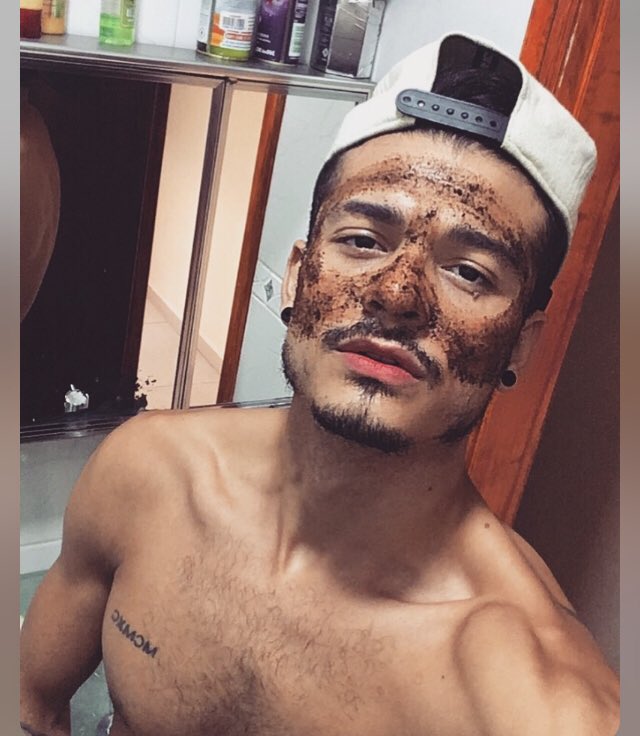 paulloconceicao's tweet photo. Feriado na quarentena.

#explorar #blogueiros #filtrosinstagram #garotos #tattoo #filtro #homenslindos #influencerdigital #boys #paz #blogueiro #sorisso #instaboys #homensnamoda #modahomem #bonespersonalizados #machoalfa #instaboysgay #photography #iphonesia #photooftheday https://t.co/KYQA1Ymz9q