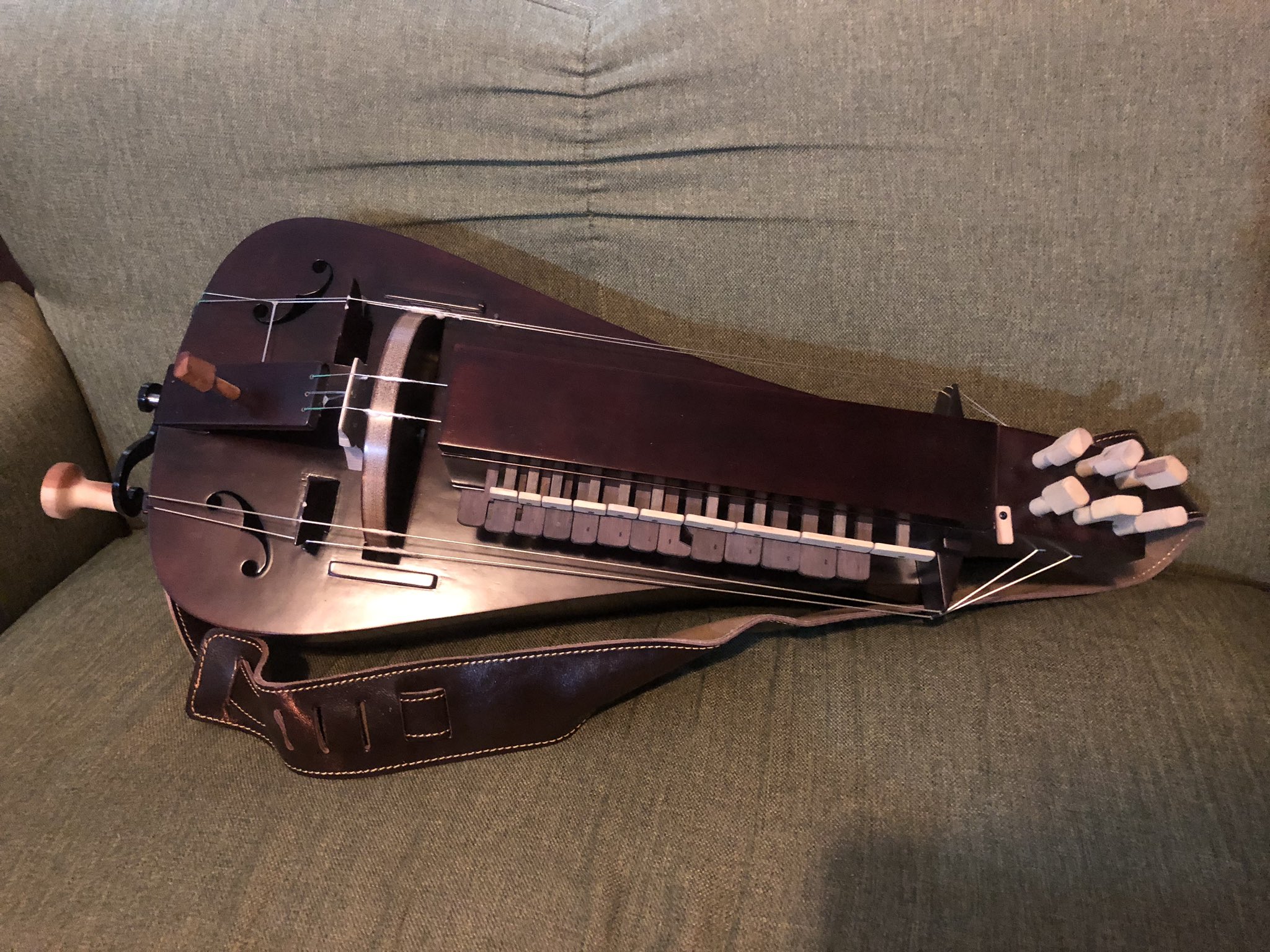 蒼山すずな Vtuber始めました My New Gear It S Hurdy Gurdy はい というわけでハーディガーディを買いました