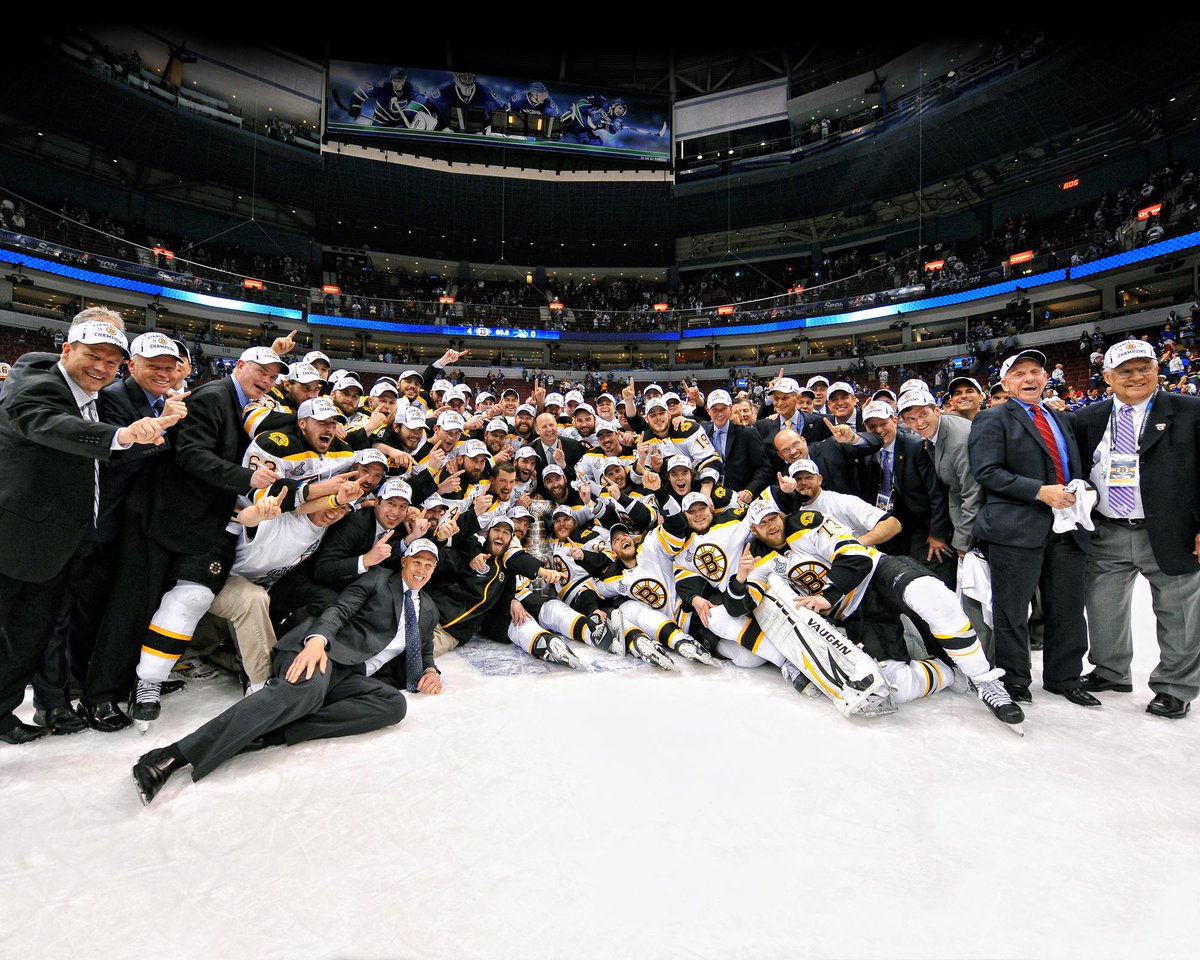 NHLBruins's tweet photo. What a team.

#BruinsEncore https://t.co/mFkDd26glL