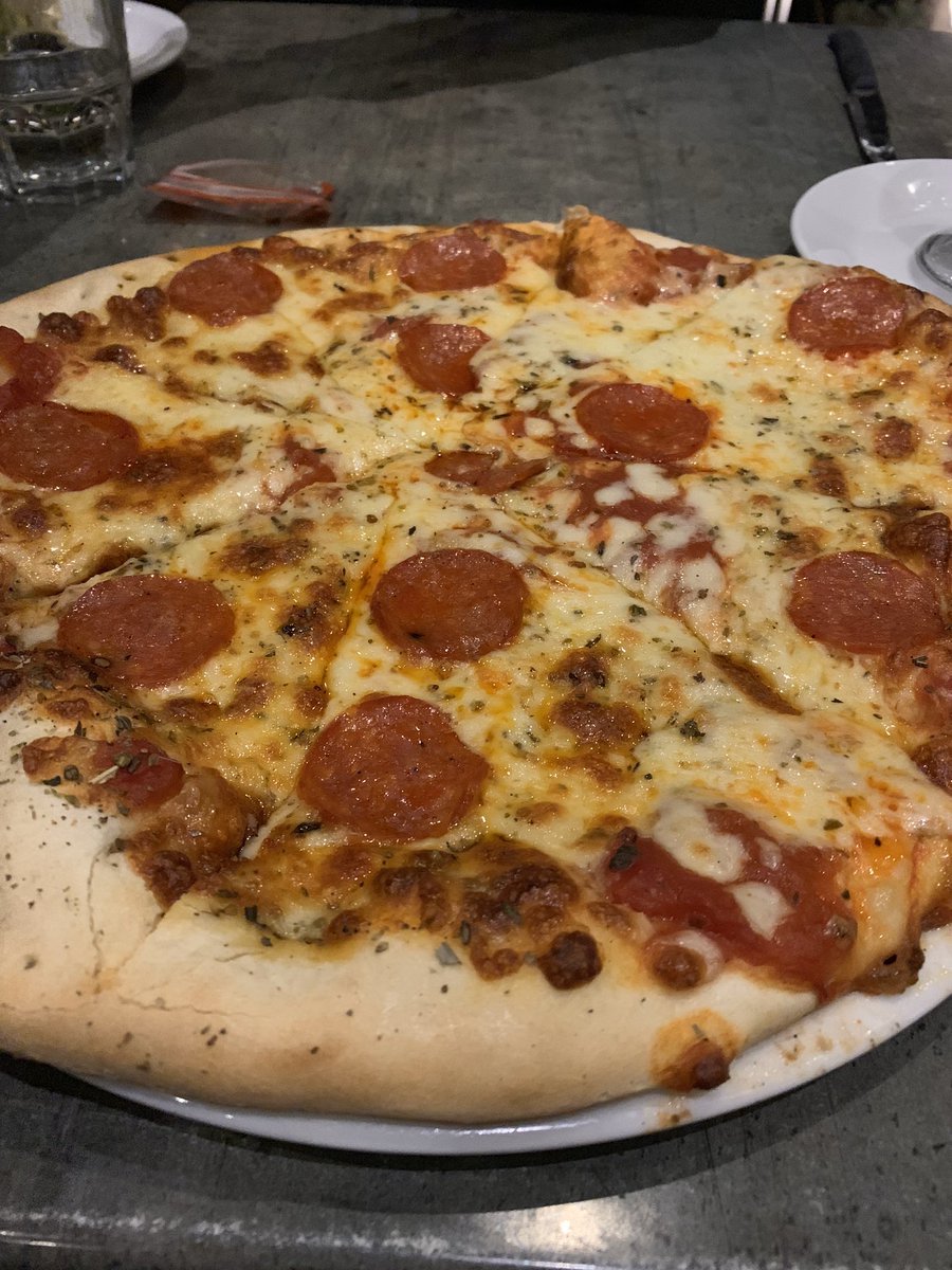 jonboyandemmy's tweet photo. Pizza is one of our favorite takeouts!!#TheGreatAmericanTakeout, #HVR, #sweepstakes &amp; @TheGATakeout https://t.co/9FHIXj8Fkn