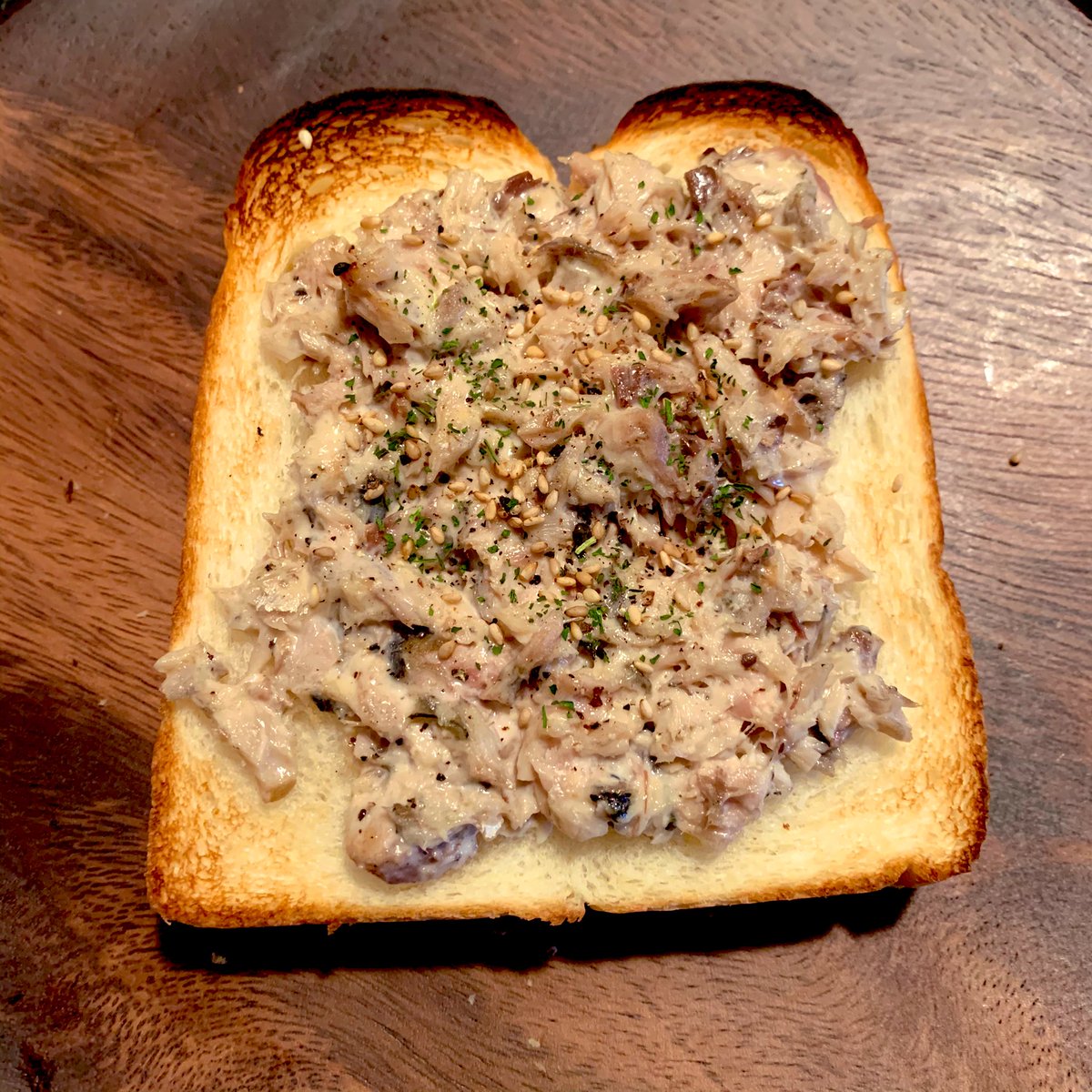 ハードナッツ ツナマヨパン サバマヨパン トースター持ってないから魚焼きグリルで焼く 早く焼けるけど見張ってないとすぐ焦げる 焼きムラが激しい これで僕もパン職人だ Fumou954 ヤマサト春のパン祭り