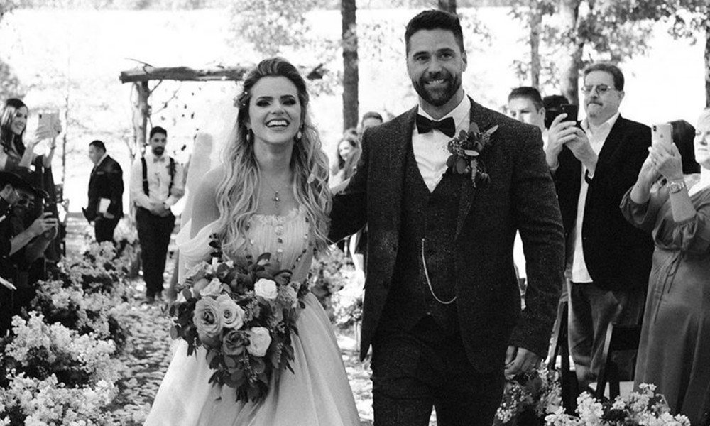IsaC_queen4ever's tweet photo. "Someday, someone will walk into your life and make you realize why it never worked with anyone else"

- #Matbella https://t.co/8ZLRGQvihJ