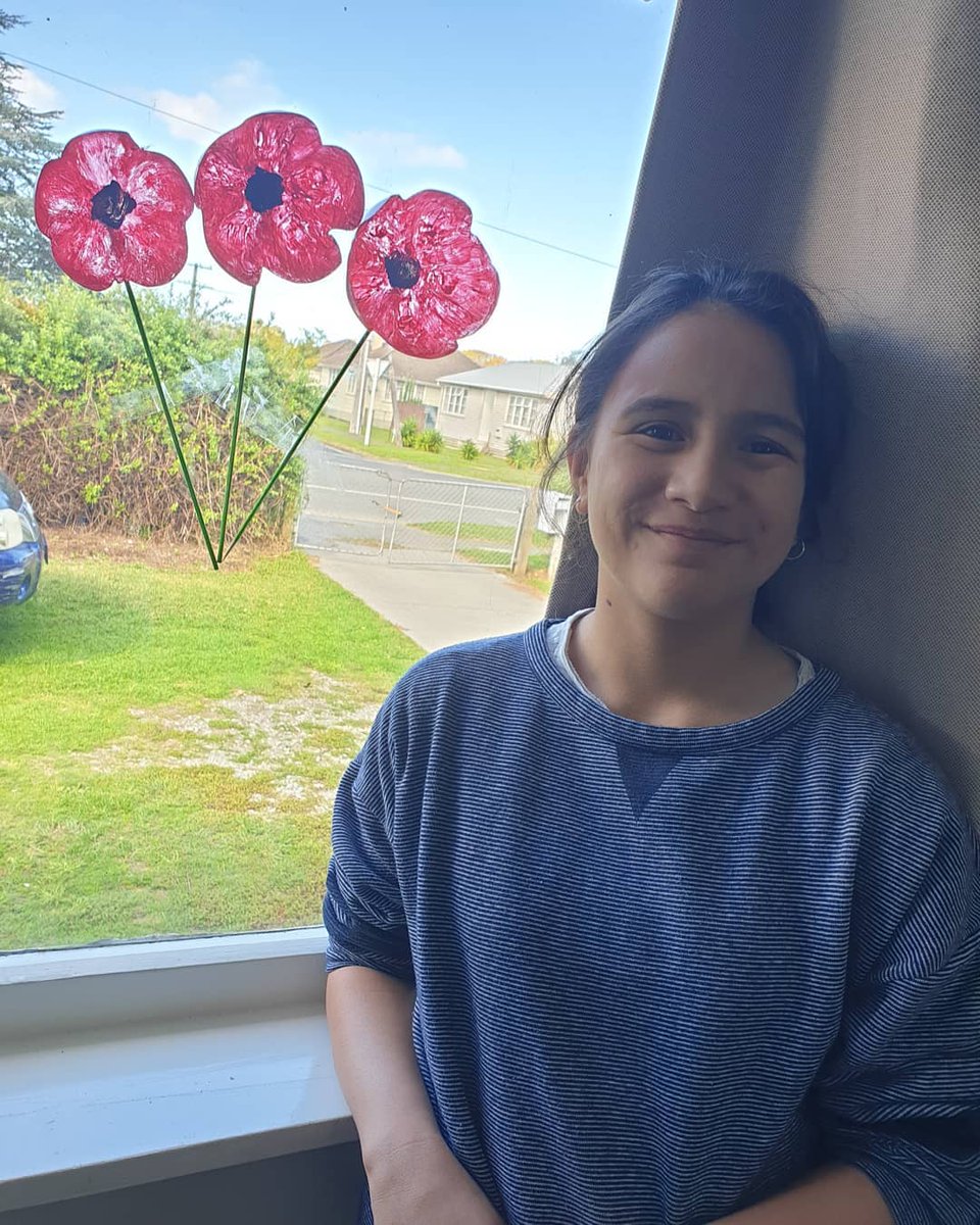newzealandrsa's tweet photo. Kiaana's poppies she made using fizzy bottles 💕
#lestweforget
#nzdefenceforce
#standatdawn https://t.co/kOXXWcLk3Y