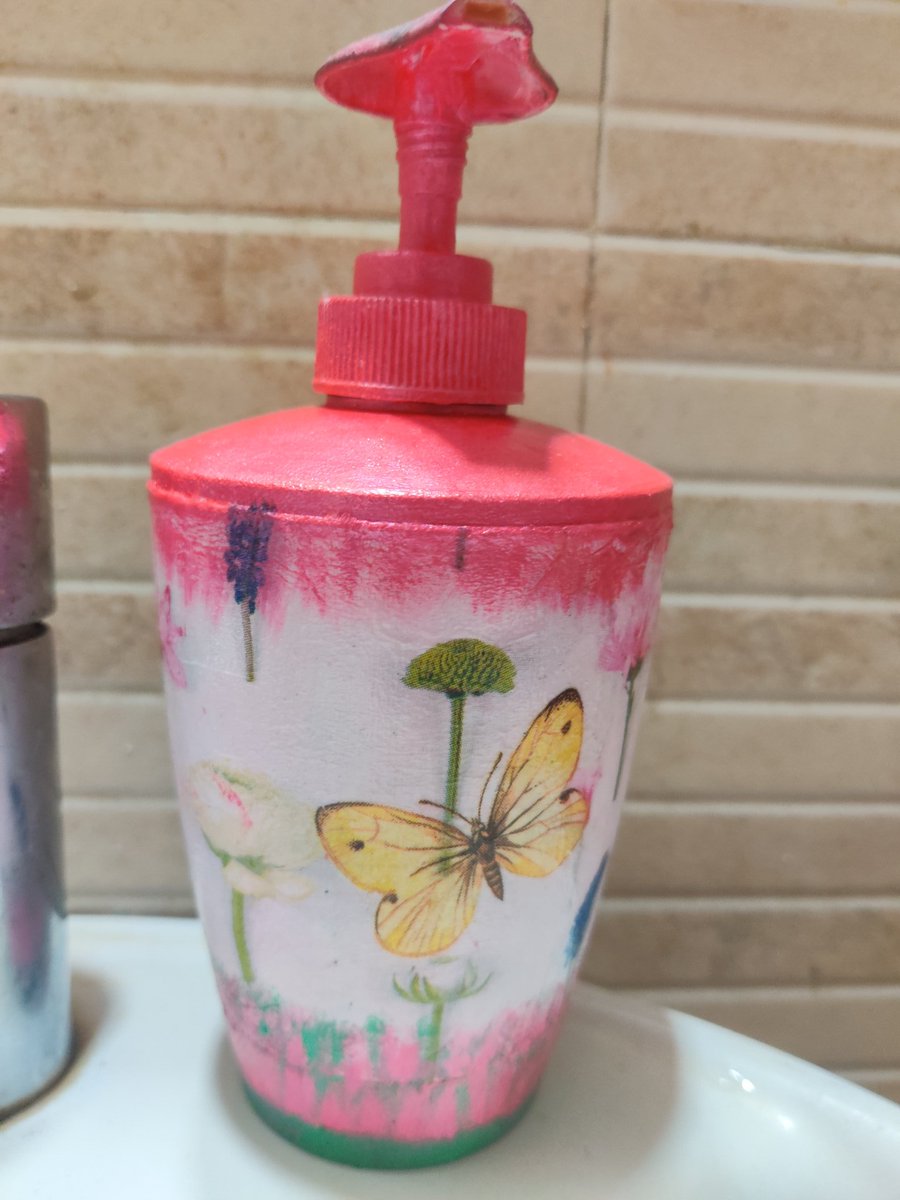 AaRTzuu's tweet photo. @saint_gobain_in #50thEarthDay
#ReUseToRestore
@saint_gobain_in
Hello team am converting my Old soap dispenser into a new one ...which I have kept aside to through... and I gave it new life with my Son to make it best out of waste !! Have a look ..
Join @ramyavellanki @SanghviRuchika @Racer_Veb https://t.co/3wGKxE88Zg