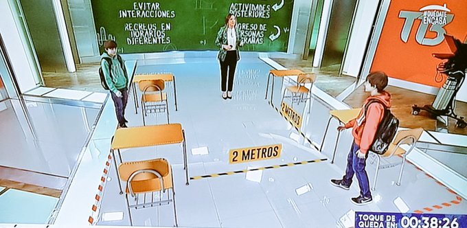 La recomendación del consejo asesor del Ministerio de Educación, es que la vuelta a clases de los alumnos de colegios contemple 20 alumnos por sala, separados por 2 mts. La sorpresa es que en una sala de 20 m², caben sólo 4 bancos.
compartido por <a href="/gmanen/">ɢᴜsᴛᴀᴠᴏ ᴍᴀɴᴇ́ɴ</a>