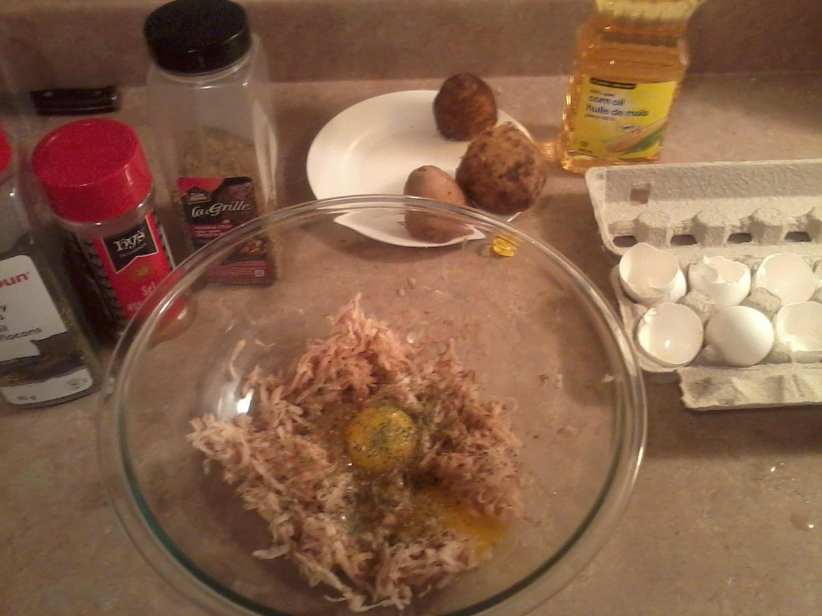 AilsaForshaw's tweet photo. Okay, so I DID try this new recipe idea I had heard of - bleah, was a no-go! Do NOT bother trying this at home - lol! 

Grated Potatoes, mixed with 2 Eggs &amp; spices - yick! lol!

I had my son slice some sausage to put it all in the oven - the schnausages were amazing #SkipThis!🤪 https://t.co/AFUGQus64G