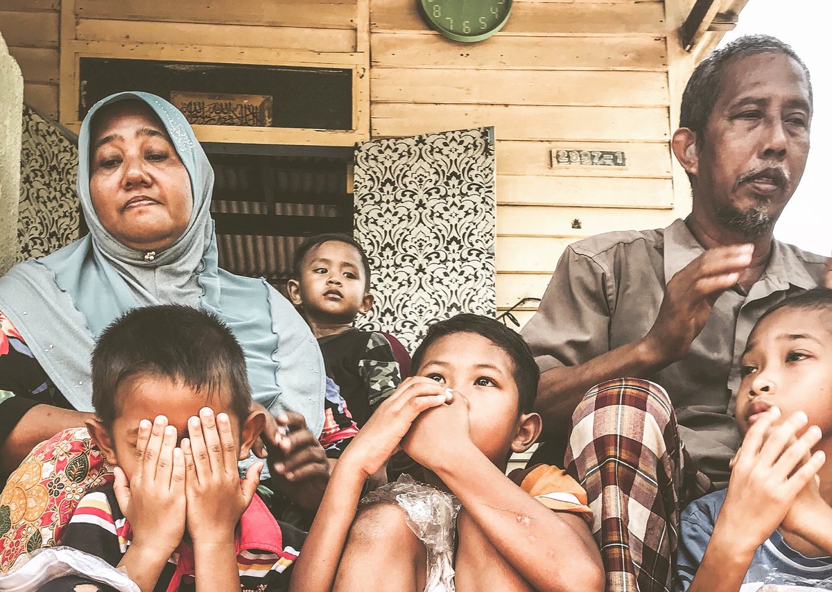 ArifAkarUmbi's tweet photo. Kebahagiaan besar dalam hidup adalah keyakinan bahawa kita sentiasa dicintai. Dicinta dengan apa yang ada bahkan yang lebih baik. Namun ada juga yang tak layak dicintai 😭
#DemiMim
#KitaJagaKita
#StaySafe https://t.co/qh12iiexRG