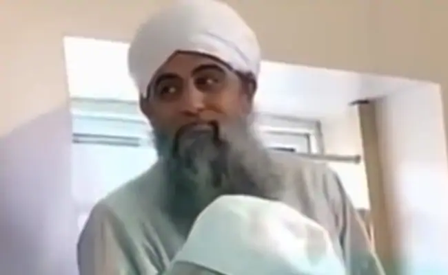 ndtv's tweet photo. #COVID19 survivors should donate blood plasma: Islamic sect chief https://t.co/k0N9yNSCXP https://t.co/GY8PFDCk6j