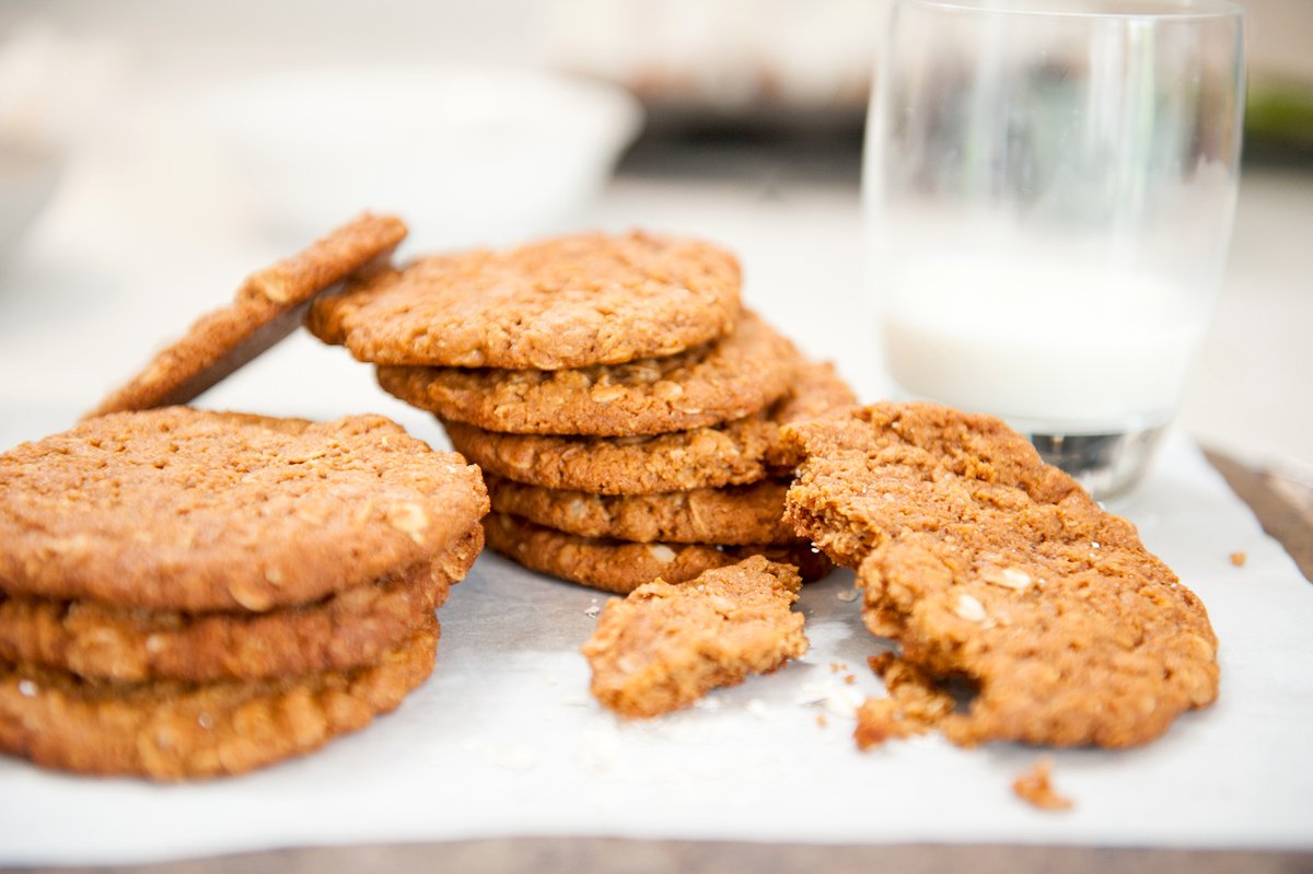 PlanBuyCook's tweet photo. This #ANZAC Day will be spent at home due to #covid. My kids are doing Driveway Dawn Service at 6am, playing The Last Post on our street, as many others are expected to around Oz. We will also be making #AnzacBiscuits to mark the occasion. Recipe: https://t.co/wcc9vuij3d https://t.co/YDJtnutqlN