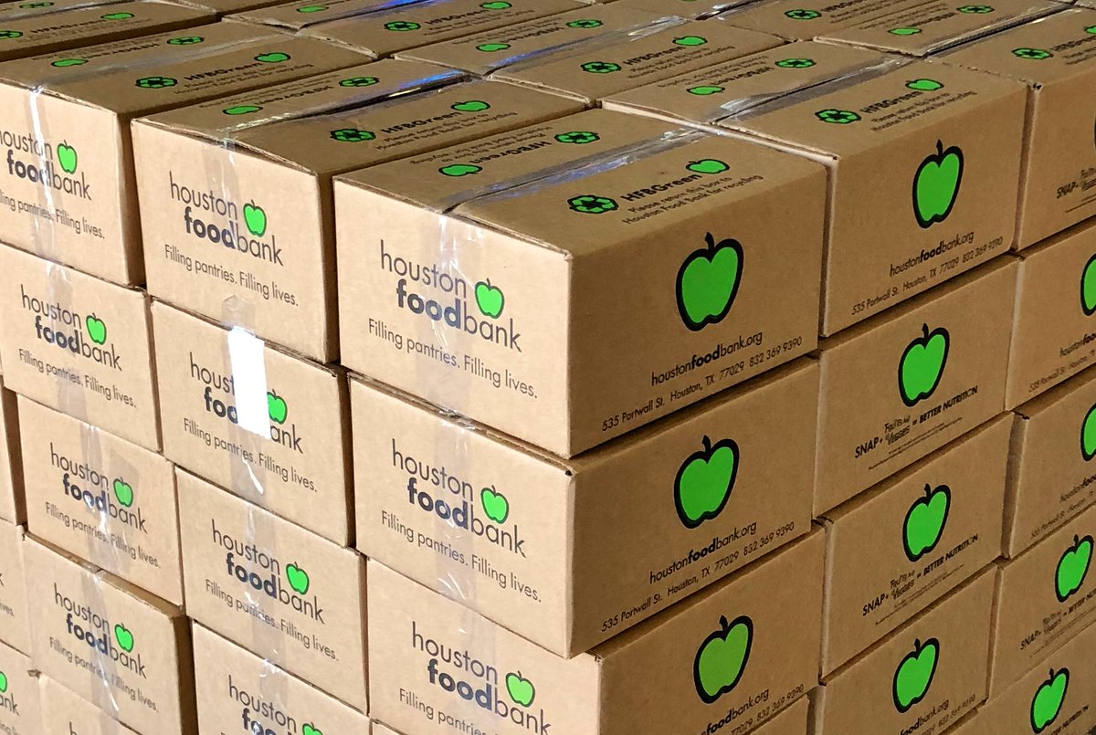 crystalhIAH's tweet image. #HoustonStrong &amp;amp; #UnitedTogether coming together w/all our groups helping customers &amp;amp; our community when they’re in need w/@HoustonFoodBank Today #UAIFSbaseIAH staff+flight attendants packaged food 2 feed &amp;lt;400 families. It’s times like this @weareunited means the most 2 me.