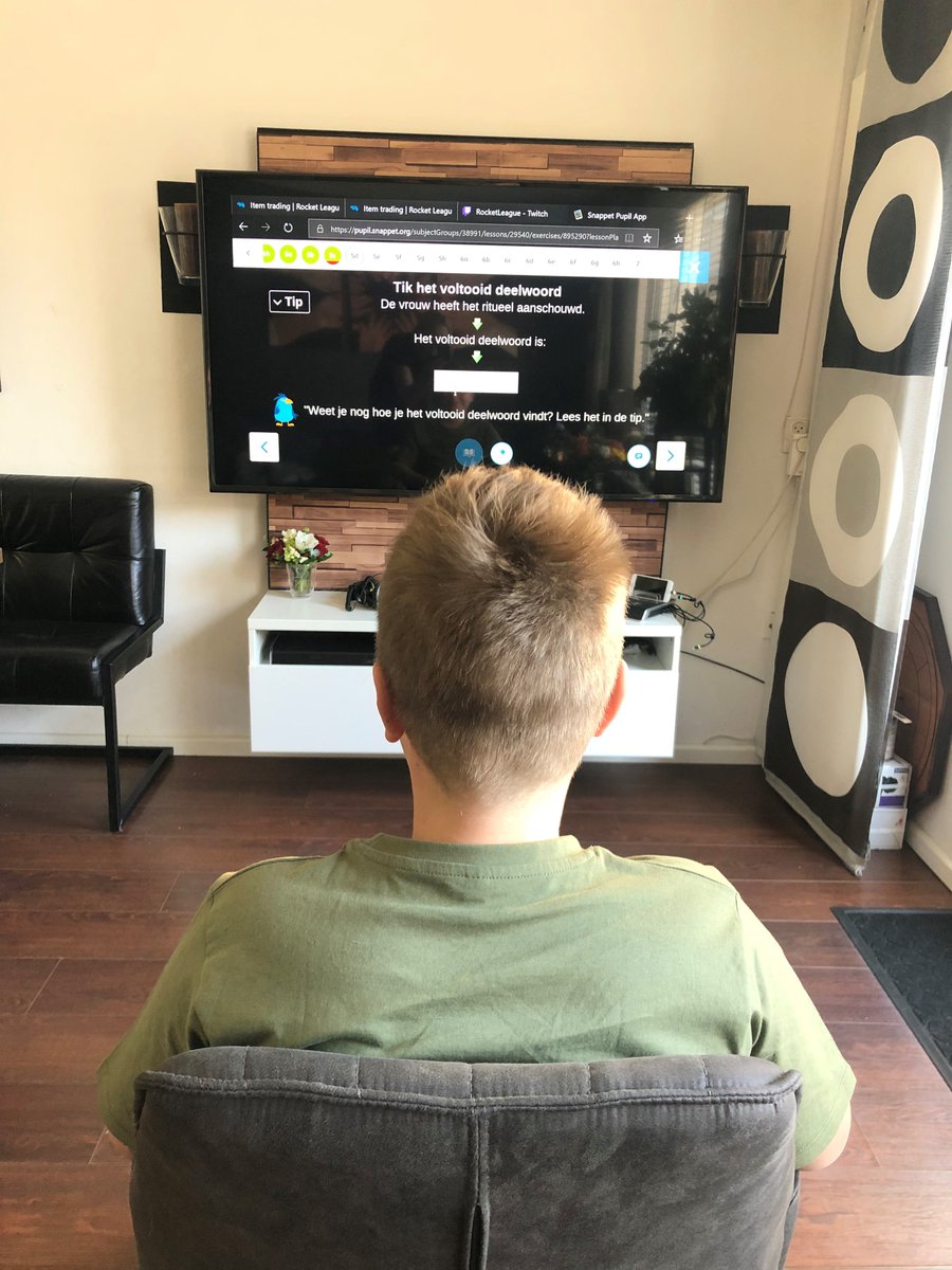 develhoek's tweet photo. Aydin heeft uitgevonden dat Snappet ook werkt op een mega-grote TV! 

Goed bezig kerel! https://t.co/cXXcMAQo5n