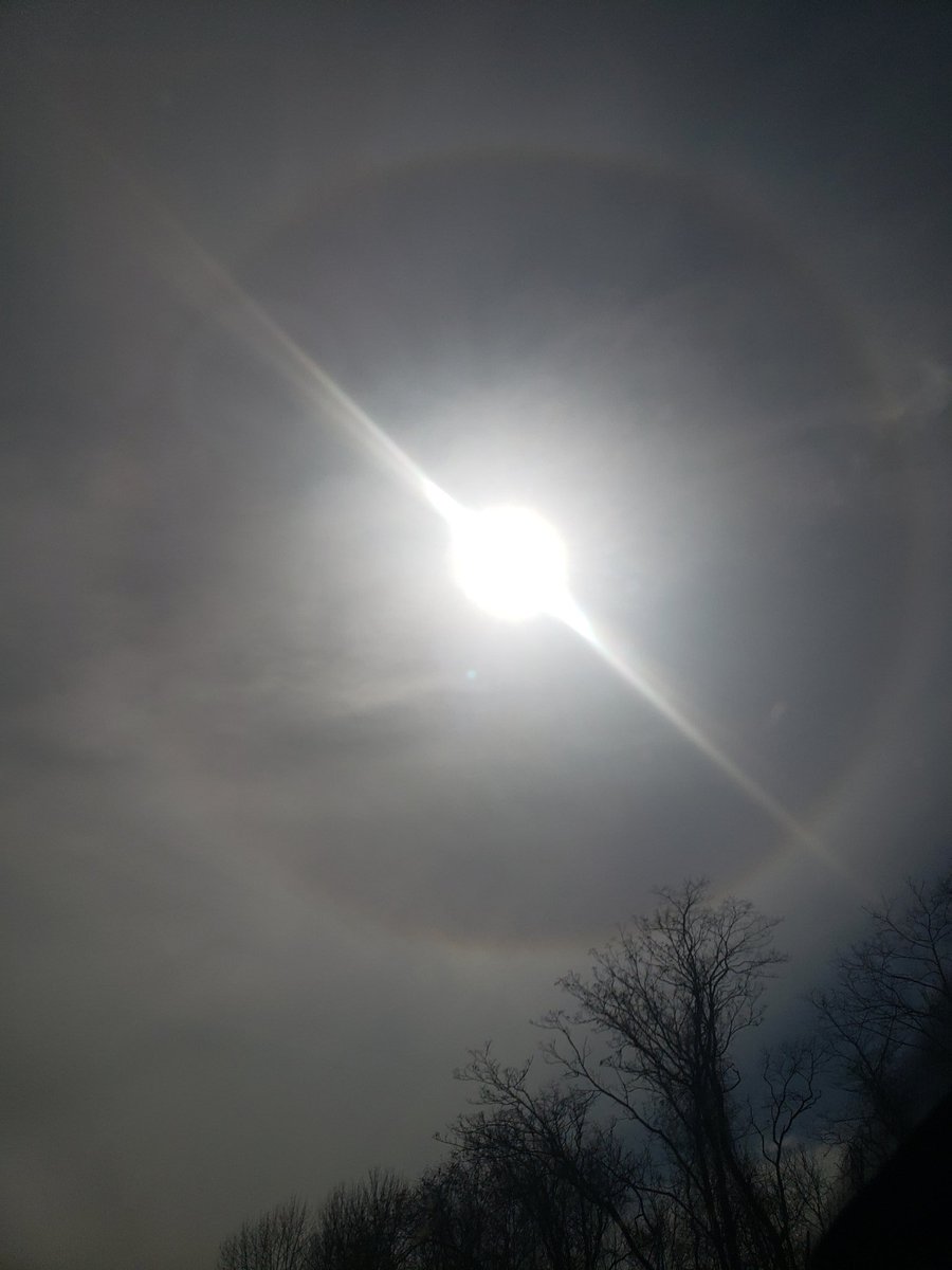 Cosmictruth369's tweet photo. #SunHalo #Sundogs #Sun #Orb #Orbs #Reflection #LookUp #Luke2125 #ResetEvent #SolarMinimum #POLESHIFT https://t.co/vnQYDmHrGC