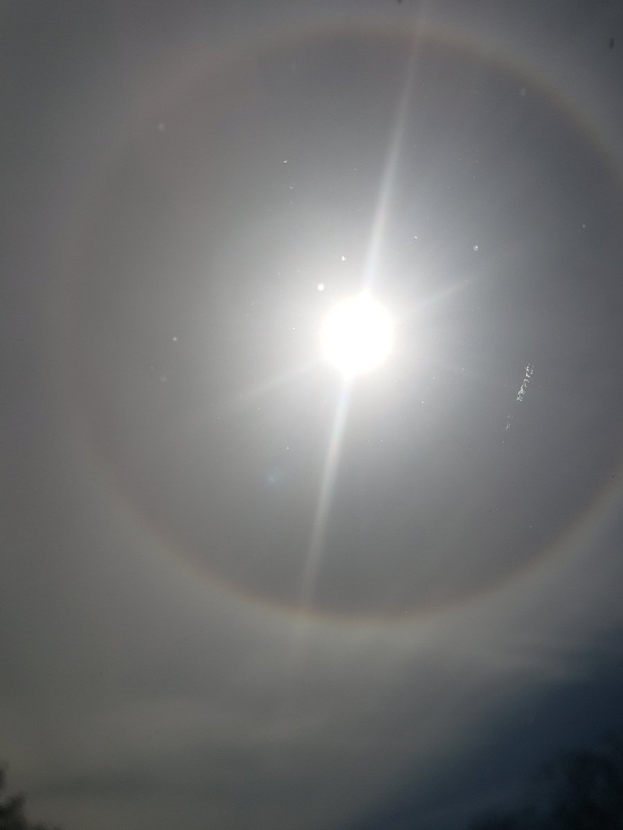 Cosmictruth369's tweet photo. #SunHalo #Sundogs #Sun #Orb #Orbs #Reflection #LookUp #Luke2125 #ResetEvent #SolarMinimum #POLESHIFT https://t.co/vnQYDmHrGC
