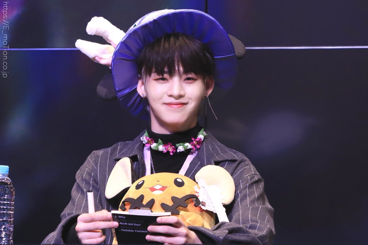 https_emotion's tweet photo. 191013 슈피겐팬싸
#HAPPYHYOJINDAY
#온앤오프 #ONF #효진 #HYOJIN https://t.co/AUqcJjlSHV