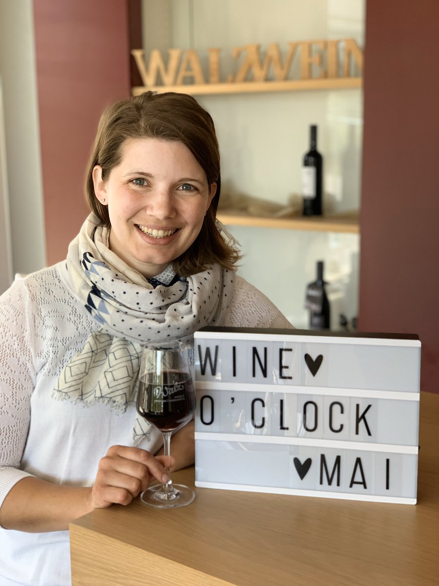 Mara_Walz's tweet photo. #Corona fordert neue Formate - unsere #Event #WineOClock gibts am 8. Mai als Onlineversion: Wein online bestellen, Musik via Livestream anhören und Essen bei uns abholen! Wir sind gespannt, wie es klappt... https://t.co/EVoSJNyPbl