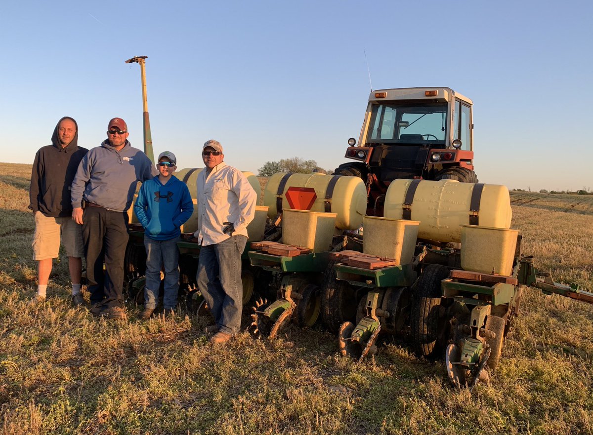 Agronomist_Whit's tweet photo. Wrapped up a great day planting a 20 entry @ChannelSeed 🌽 plot in Bloomfield, KY 💪🏻. Our great plot squad of @pj_milburn, Tate, Michael, and @GregWseedsman got it done again, just as the ☀️ was setting! #StillFarming #plant20 https://t.co/X24RJNLACb