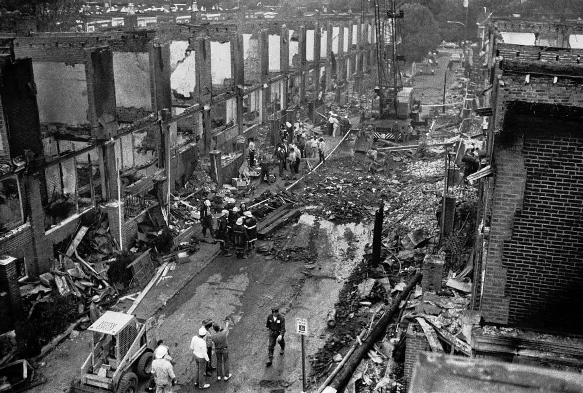 In 1985, after firing over 10,000 rounds of ammo, the Philadelphia #police force dropped an ACTUAL BOMB on residential homes! How is that even possible?

Are you a #history buff? We'll curate your content at #hive.io; simply sign up and join the #STEMsocial community!