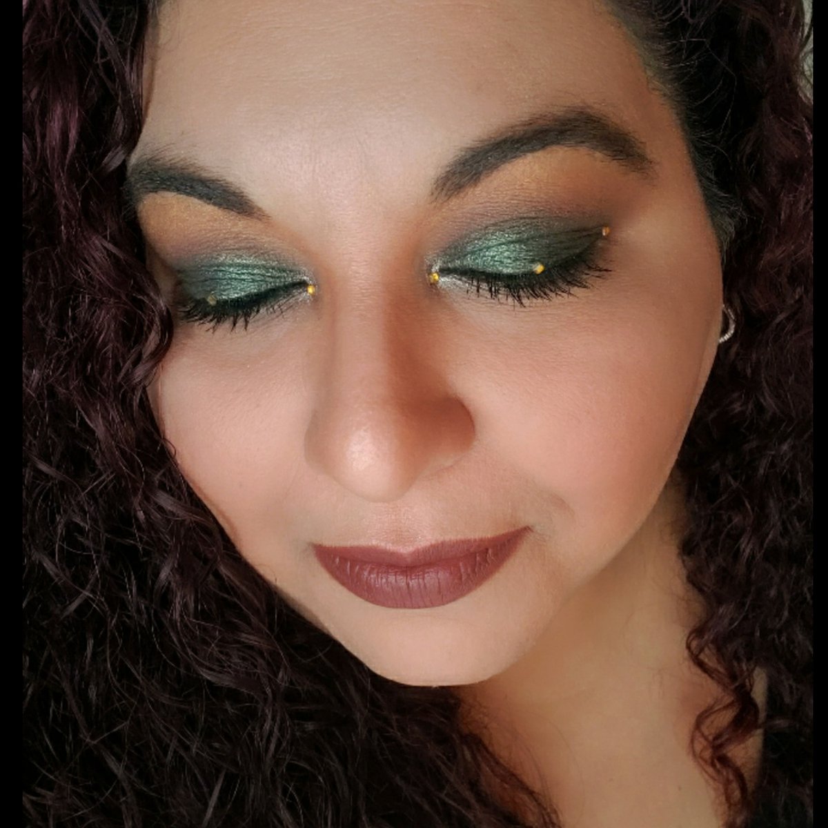 Sirenaazul's tweet photo. Smoky Green Look @collabmakeup After Hours Pro EyeShadow Palette
Highlights from @ColourPopCo Midnight Masquerade Palette
Lined @MorpheBrushes Color Liner Sweet Tea
@PalladioBeauty Herbal Creme Lipstick Angelica #palladiobeauty #collabmakeup #colourpopco #mua #makeupoftheday https://t.co/wOWQJuG1Jv