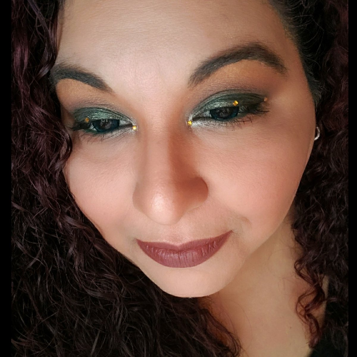 Sirenaazul's tweet photo. Smoky Green Look @collabmakeup After Hours Pro EyeShadow Palette
Highlights from @ColourPopCo Midnight Masquerade Palette
Lined @MorpheBrushes Color Liner Sweet Tea
@PalladioBeauty Herbal Creme Lipstick Angelica #palladiobeauty #collabmakeup #colourpopco #mua #makeupoftheday https://t.co/wOWQJuG1Jv