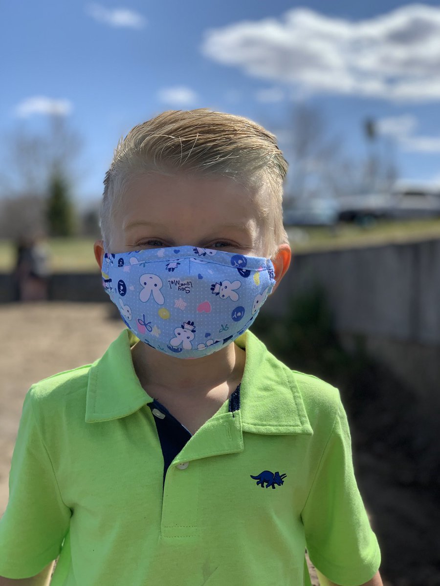 realmelissasimo's tweet photo. When you’re social distancing, but your kids need some sun after 5 weeks of quarantine... ;) https://t.co/3n6ODOqsfJ