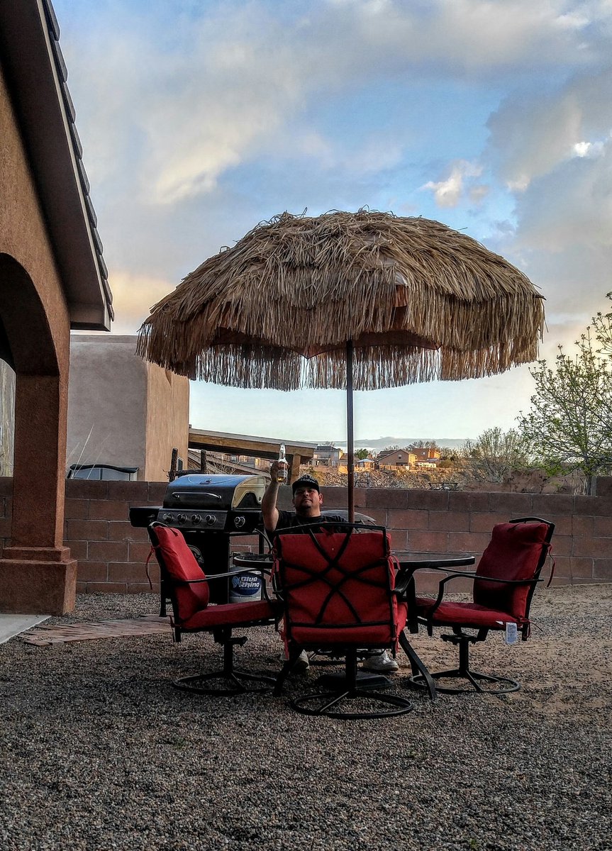 Big_Red_Rage's tweet photo. #SocialDistancing #Cookout. Everybody's here ๐...but not here. ๐ #cheers ๐ป #CoronaVirusUpdate #StillNotSick https://t.co/S2vbi74OrU