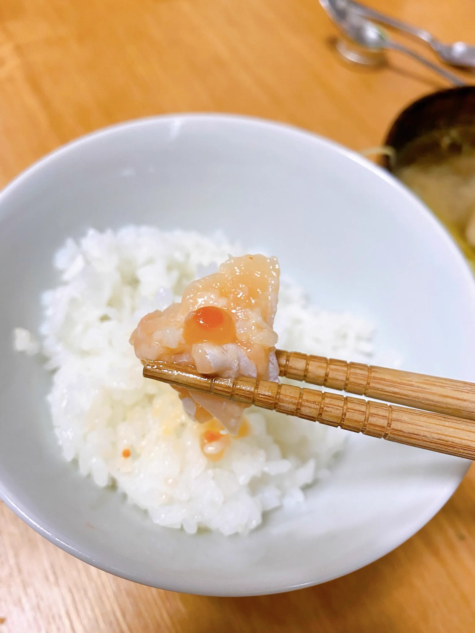 「サーモン塩辛」ネーミングだけ見ても最高に美味しそう！！【三幸食品】