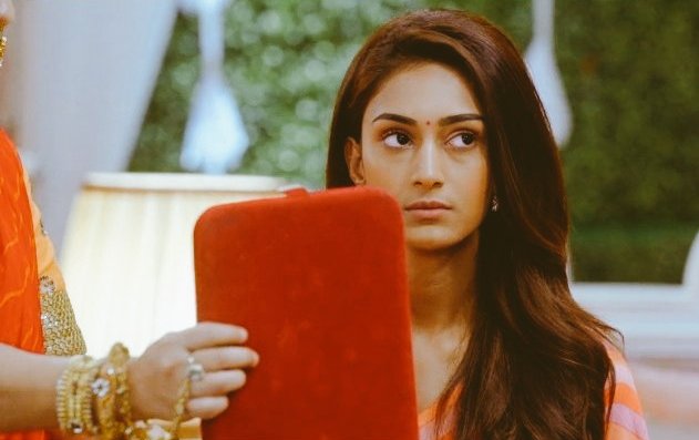 Even during marriage rituals  #Prerna was BANG ON with her attitude when she didn't give any attention to the gifts by Mr.Bajaj n her disinterest for Mehndi Ceremony then "Aapki Wife Banne Wali Hue Bani Nahi Hun, Thik Hai"Her ATTITUDE #KasautiiZindagiiKay  #EricaFernandes