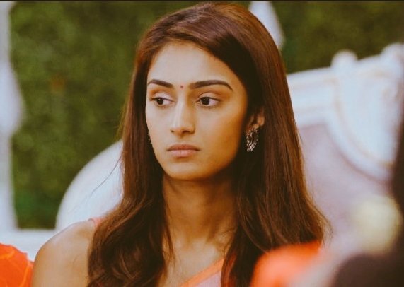 Even during marriage rituals  #Prerna was BANG ON with her attitude when she didn't give any attention to the gifts by Mr.Bajaj n her disinterest for Mehndi Ceremony then "Aapki Wife Banne Wali Hue Bani Nahi Hun, Thik Hai"Her ATTITUDE #KasautiiZindagiiKay  #EricaFernandes