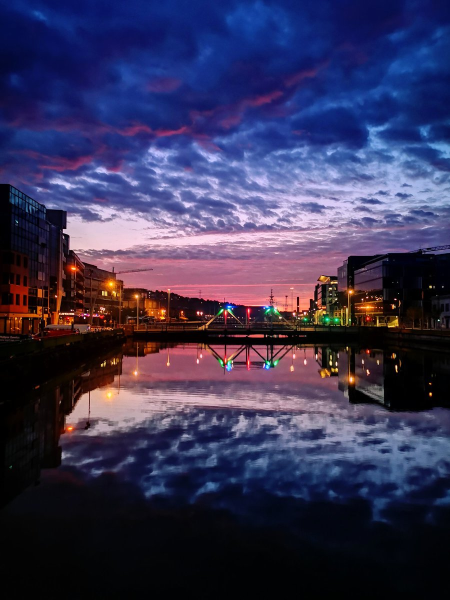 kcshowcork's tweet image. BREAKING:
Cork An Absolute Ride At 5.50 AM#Cork #CorkCity #KCandRossInTheMorning