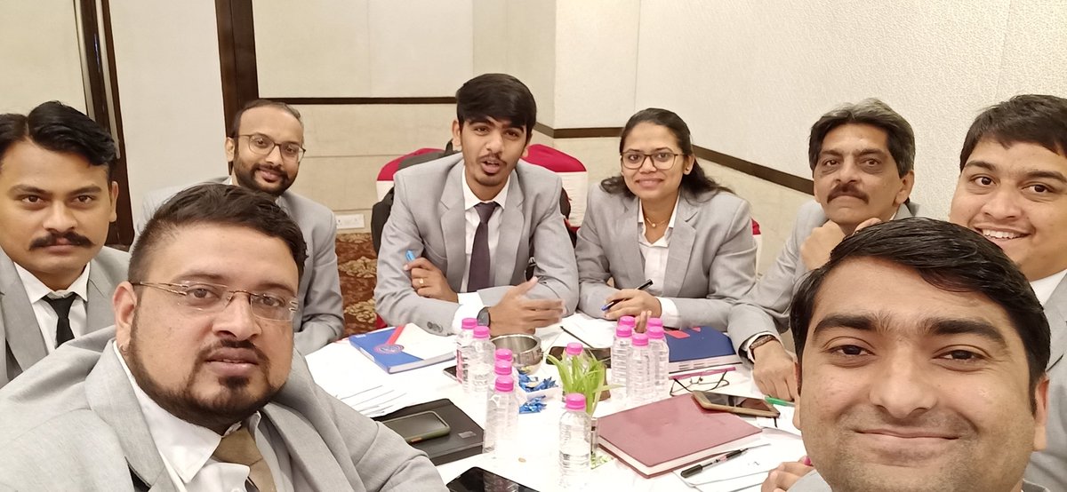 yashypathak's tweet photo. NEXA Training. With beautiful team friends.
#ThrowBack #NEXATraining
#10X #Sales #AutomobilesSales #Automobiles #Books #Goals #Life #LifeStuckInCorona #Covid19 #LockDown #Home #StayHomeStaySafe https://t.co/Il0OXd0tAU