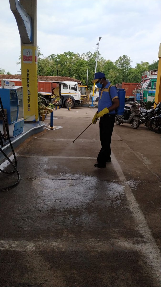 bpcretailbokaro's tweet photo. BPCL outlets across Jamshedpur territory disinfected as precautionary measure and #FightAgainstCoronavirus.  #harekkaamdeshkenaam @DCEastSinghbhum @palit1963 @jainsuk3 @BPCLimited @BPCLRetail https://t.co/udJAQjjyRl
