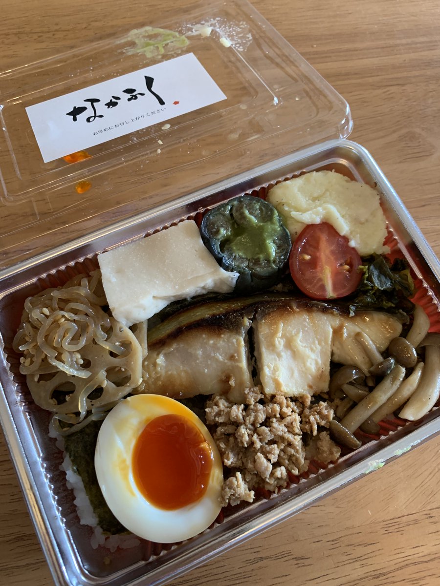 Aokyo 渋谷桜ヶ丘郵便局の隣 鉄板焼きの 澄み藤 さん店頭で近隣飲食店のお弁当を販売中 今日は何度か行ってる和食屋さん なかふく さんと有名なバー 鶴屋 さんのとり天弁当 税込1000円 みんなのテイクアウト 渋谷