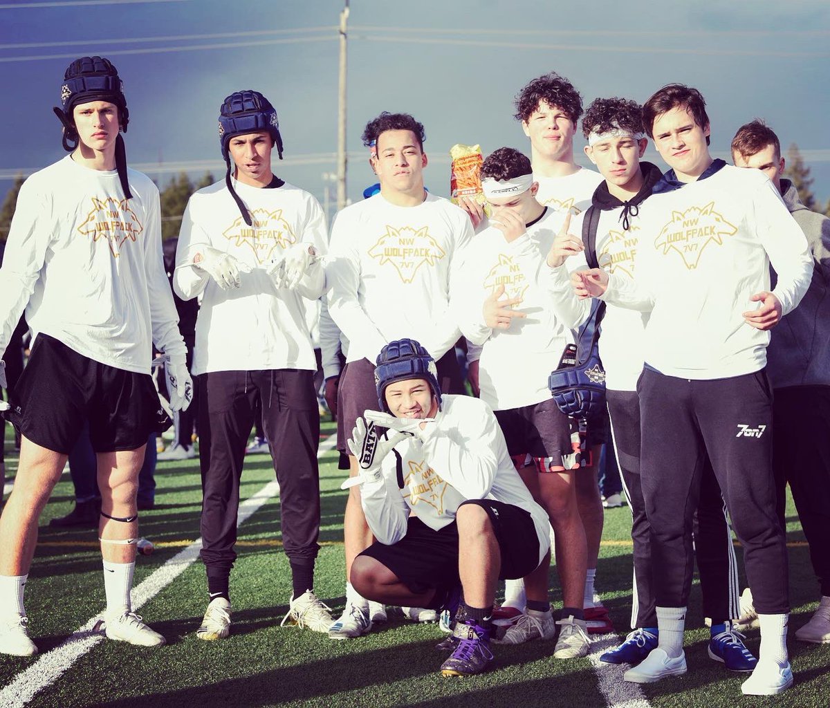NWWolfpack7v7's tweet photo. Family isnโt always blood...๐บ๐บ๐บ #NWWolfpack #MyBrothersKeeper ๐๐๐ https://t.co/GrzVByNzru