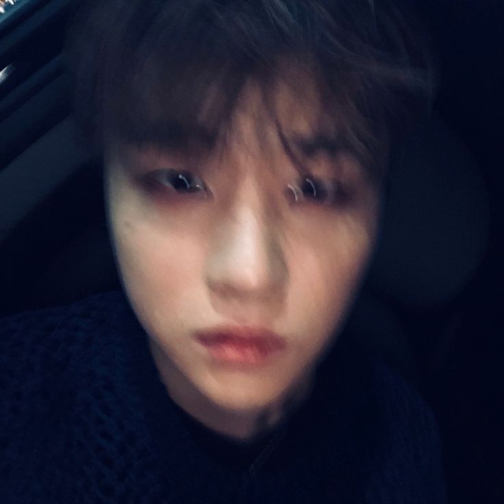 kth_jay's tweet image. Acabo de llegar y he leído muchas fechas de nacimiento y que han nacido bajo la luna/estrellas. 
Vaya mierda, yo he nacido en un hospital, joder con lo difícil que será socializar.